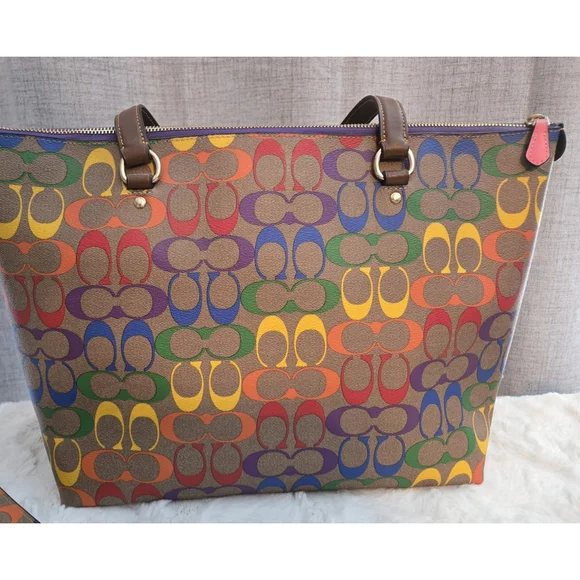 Coach City Tote In Rainbow Signature Canvas. & Matching Sunglasses Case - Picture 9 of 13